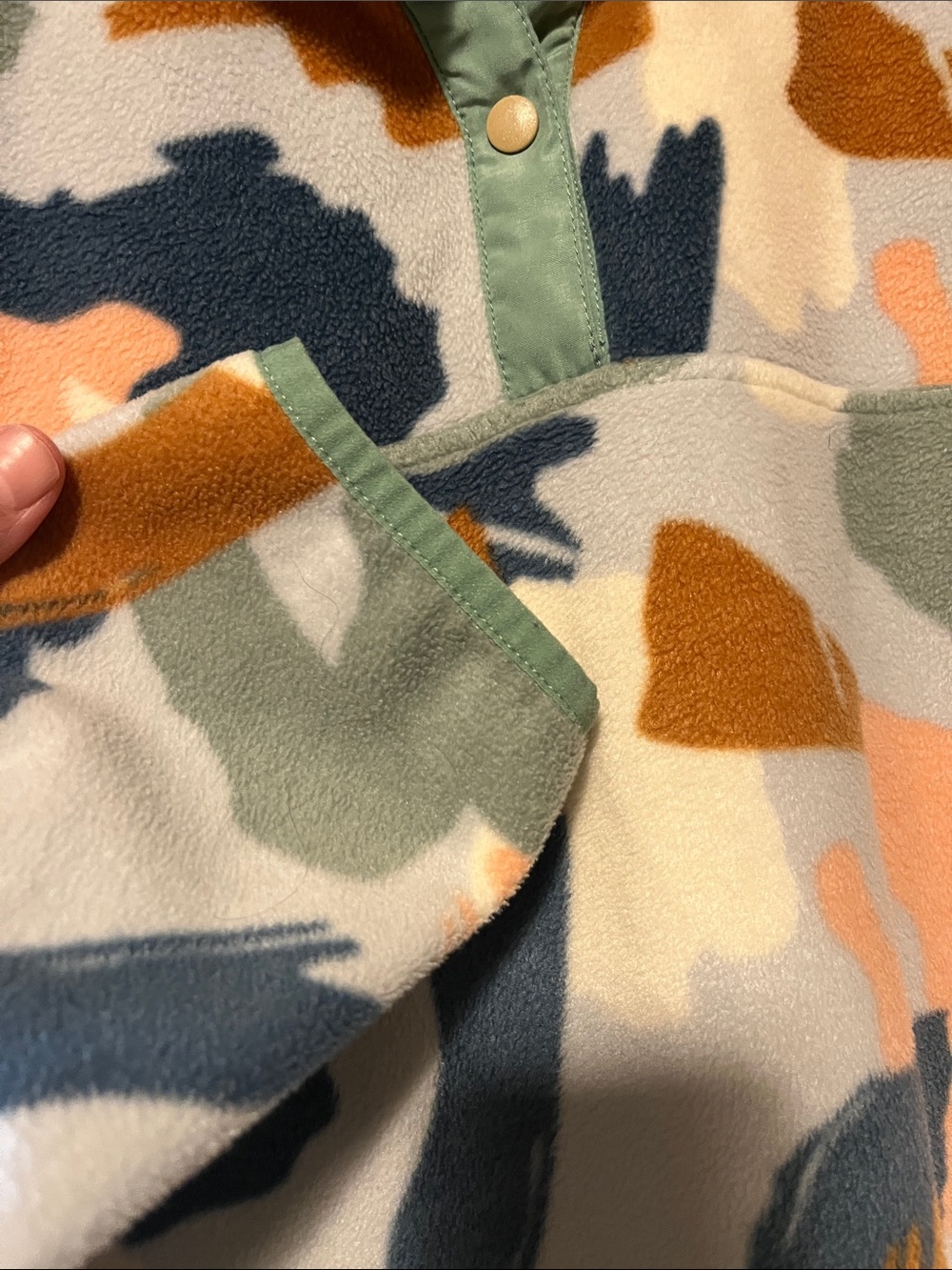 LIFE. INTEGRITY. EARTH® Cozy Fleece Jacket in Sage & Multi Abstract Print - Picture 7 of 14